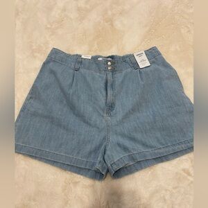 NWT Levi’s Denizen Denim Shorts Women’s 18 Loose A Line Light Blue Wash Jean.